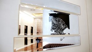 arquitectura_corporativa_diseno_interiores_oficinas_recepcion_espejo_decoracion_arte