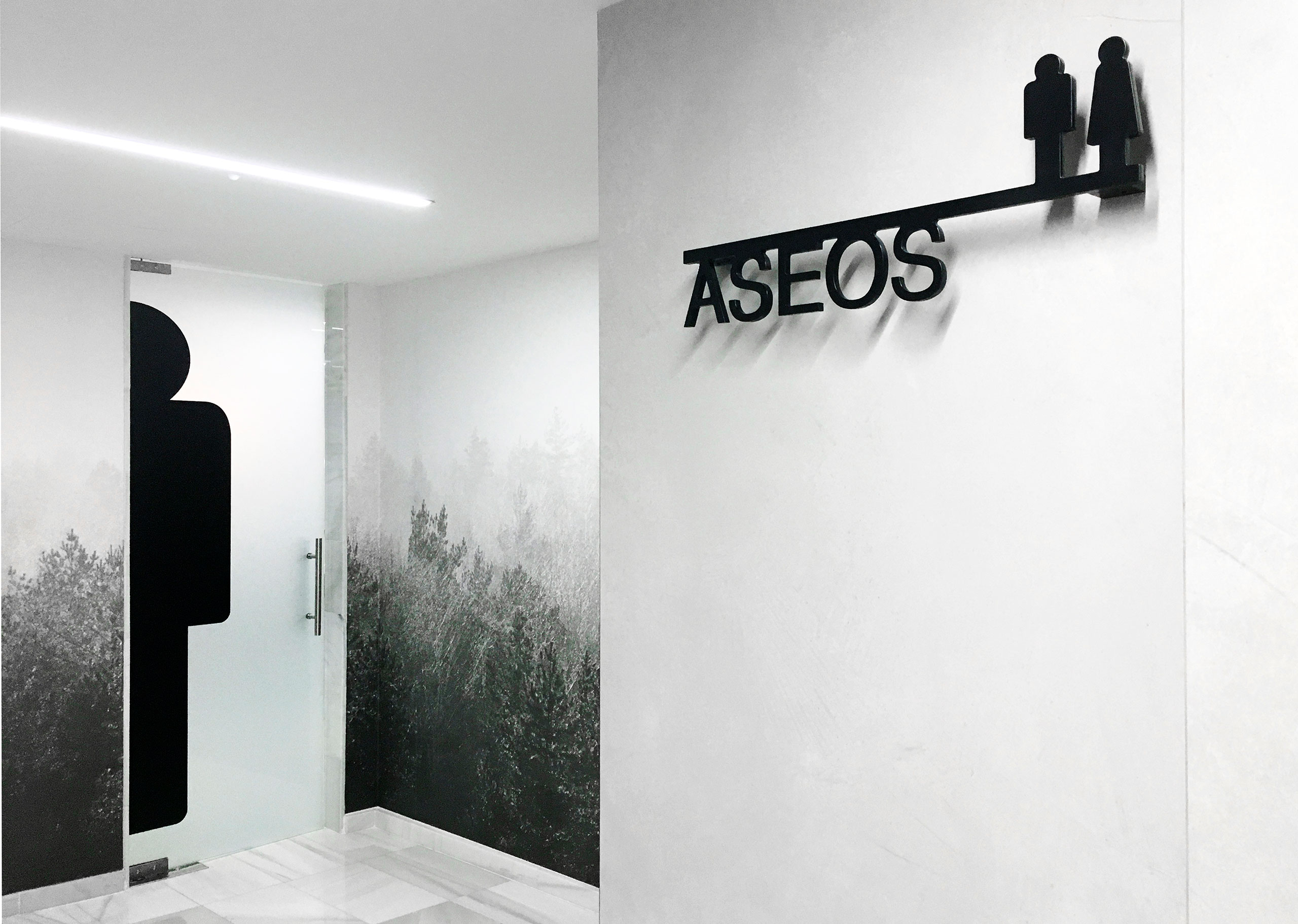 arquitectura_corporativa_diseno_wc_aseos_oficinas_senaletica_wallpaper_vegetal_plantas_papel_pintado